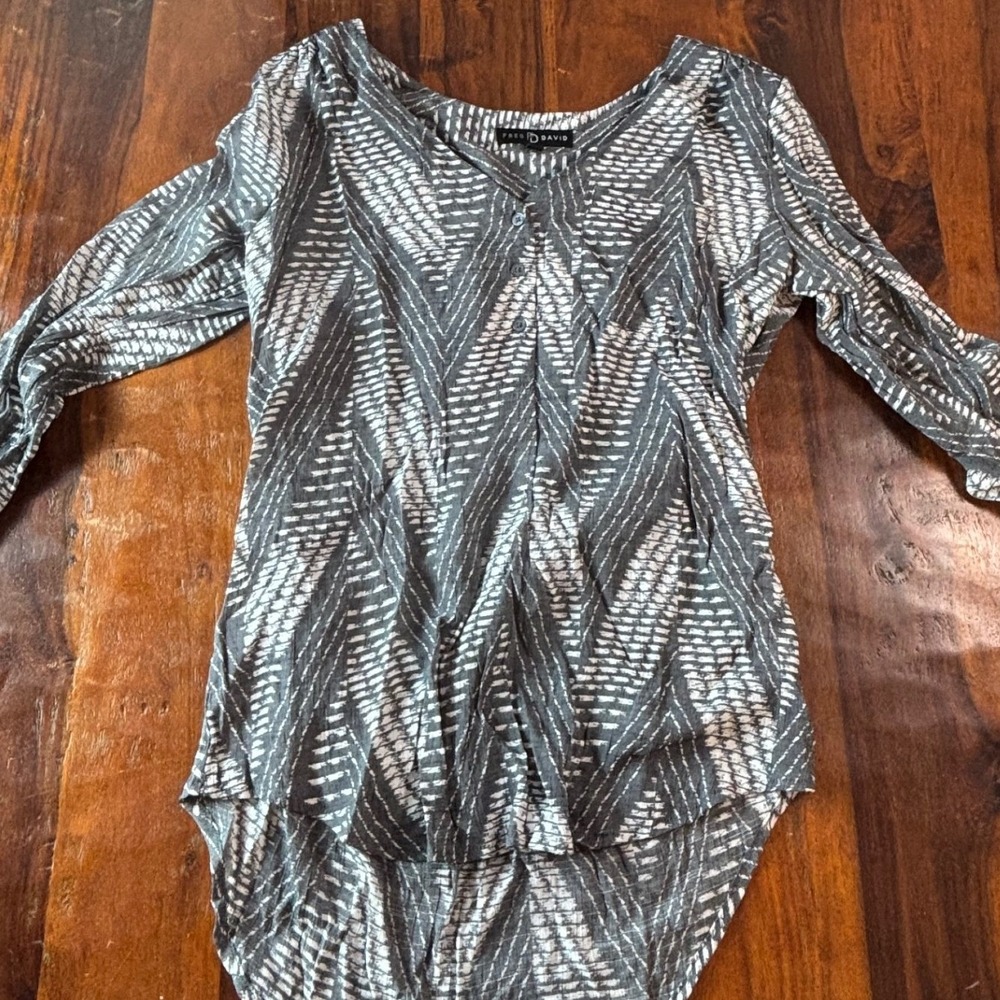 Fred David Womens Small Grey White Abstract Chevron High Low 3/4 Sleeve Blouse